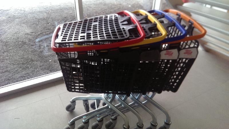 Chariot panier 100 litres avec roulettes_1