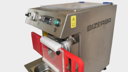 Hachoir réfrigéré compact HR 82 VH - Système innovant pour steaks hachés de 95 à 195 g - Ergonomie et hygiène optimales_1