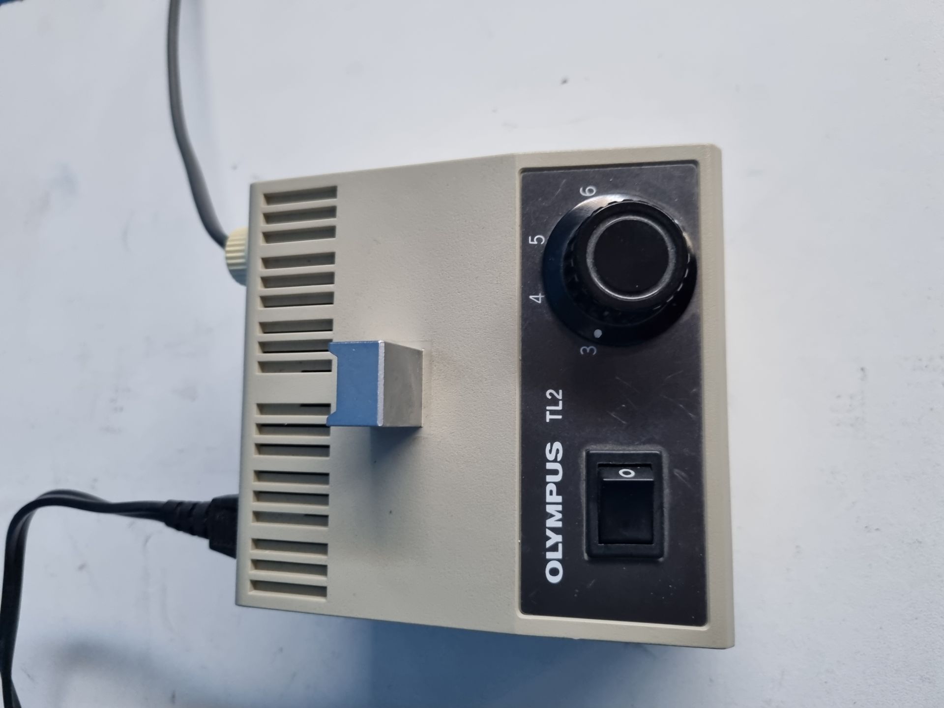 Olympus SZH10 Research Stereo Microscope - Sony CCD-IRIS DXC-107P Color Camera - TL2 Power Supply et S2-STL Support_1