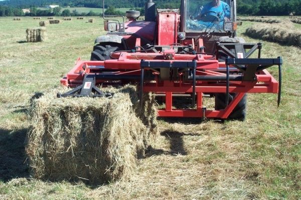 Carolev 2403 F - Manipulateur de bottes rectangulaires - Bugnot - châssis fixe en forme de L couché pour télescopiques_1