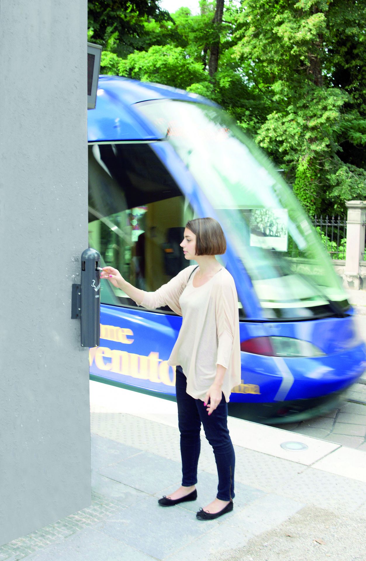 Cendrier mural tubulaire 1.8L - inox ou acier - anti-fumée et résistant à la rouille_1