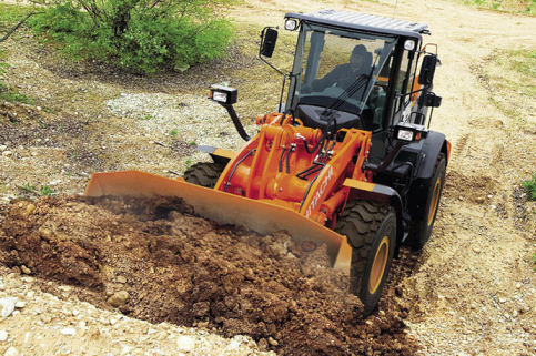 Chargeuses ZW180-5B - Hitachi - 126 kW, 14400-15000 kg, godet 2.4-2.8 m³_1