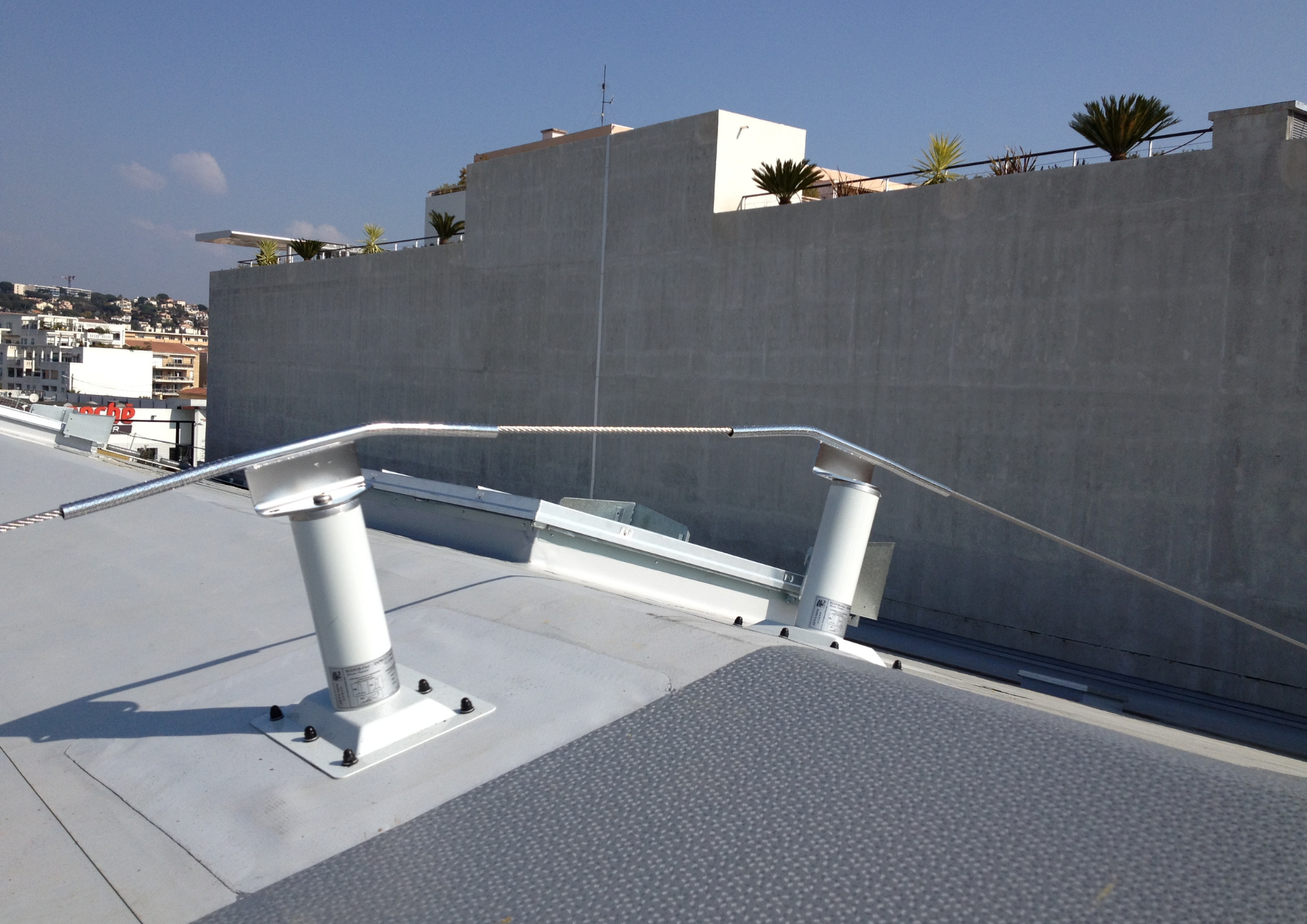 Ligne de vie à chariot pour bac étanché et membrane PVC: dispositif d'ancrage horizontal_1