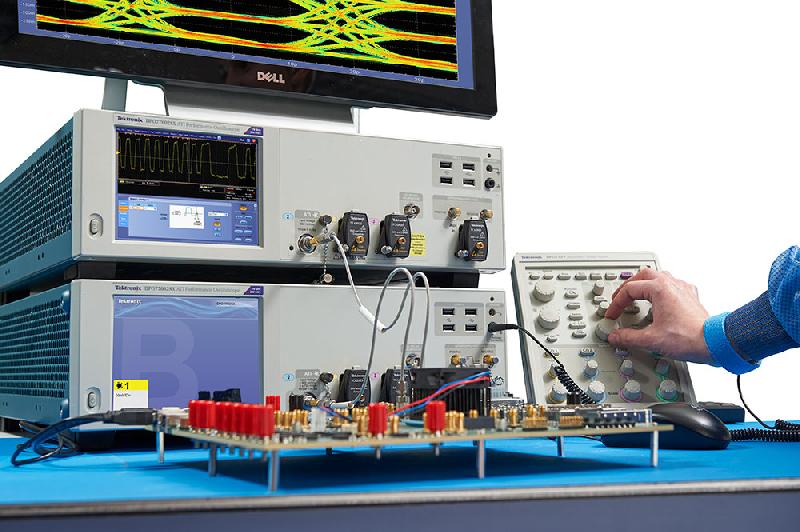 Oscilloscopes numériques Tektronix série DPO70000SX - 33 à 70 GHz - Architecture ATI pour analyse en temps réel_1