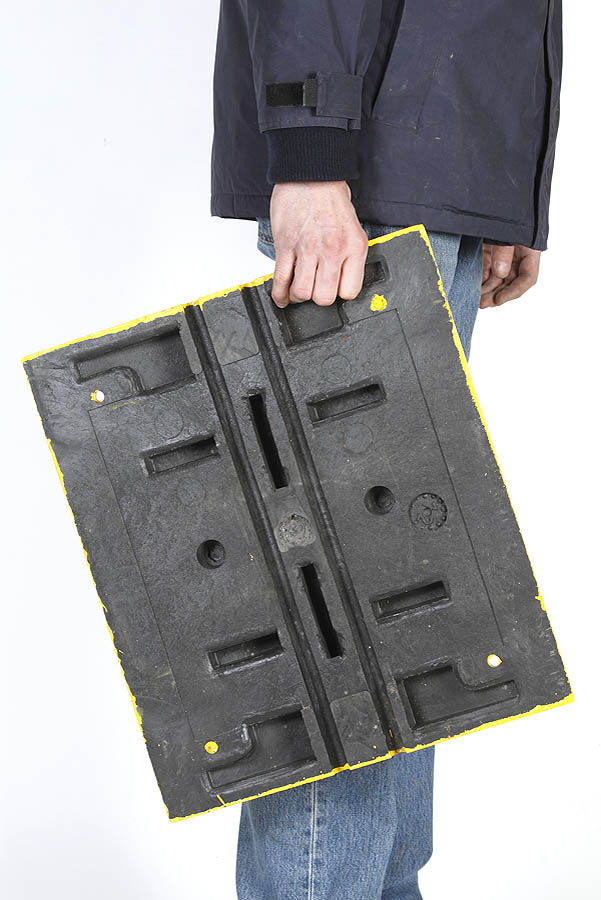 Ralentisseur caoutchouc recyclé noir et jaune - sodimar - poignée - fixation vissage - 500 mm x 430 mm x 50 mm/215 mm x 430 mm x 50 mm_1