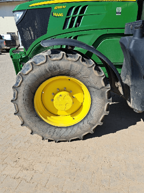 John Deere 6195M - Tracteur agricole 6 cylindres puissant et polyvalent avec transmission CommandQuad Full Powershift_1