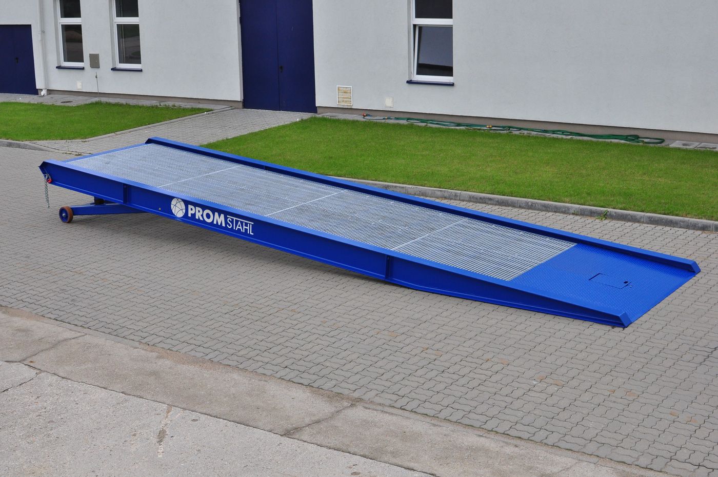 Type PAR - Rampe d'accès pour conteneur Promstahl - largeur hors tout 2340 mm - capacité 7 à 10 tonnes - version standard ou plateau horizontal_1
