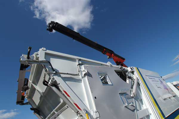 Bennes à Ordures Ménagères BOM - TERRANEO - adaptée aux zones rurales - excellente motricité - collecte enterrée et chargement vertical ou traditionnel arrière_1