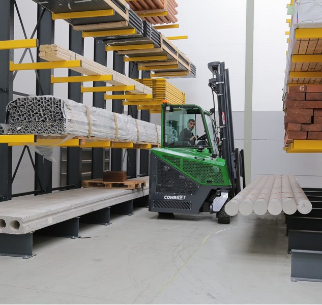 Chariot élévateur multidirectionnel compact Combilift COMBI-CB - Diesel - Capacité 2500 à 3000 kg - Hauteur de levage 4000 à 6000 mm_1