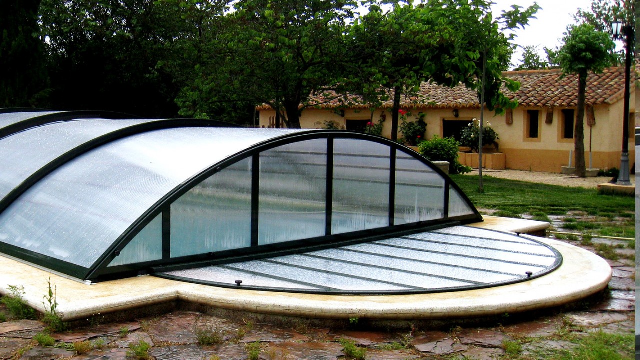 Abri piscine Madeira - en polycarbonate avec géométrie semi-sphérique et options de configuration_0