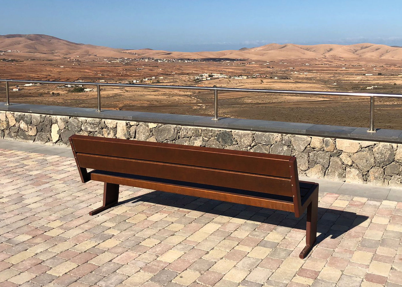 Banc public Quatro UM377X - fonte ductile avec traitement anticorrosion et lattes en bois tropical_1