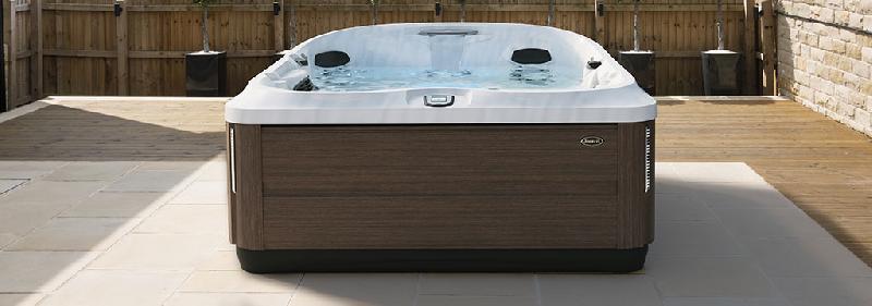 J-400 - Spa Jacuzzi® haut de gamme avec design soigné et technologies innovantes_1