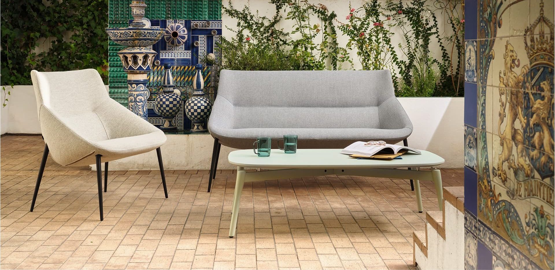 Table basse chic et fonctionnelle pour espaces collaboratifs_1