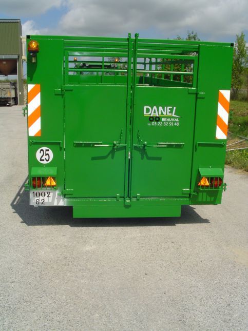 Fond en tôle larmée avec retour de 15 cm pour remorque bétaillère