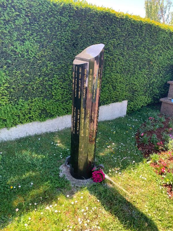 Colonne du Souvenir pour Plaques Nominatives - Structure verticale et élégante - Pour les communes moyennes à grandes_1