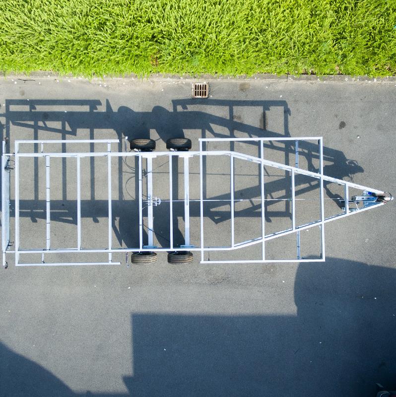 TH 8m40 x 2m44 version basse 2 essieu x 1800 kg_1