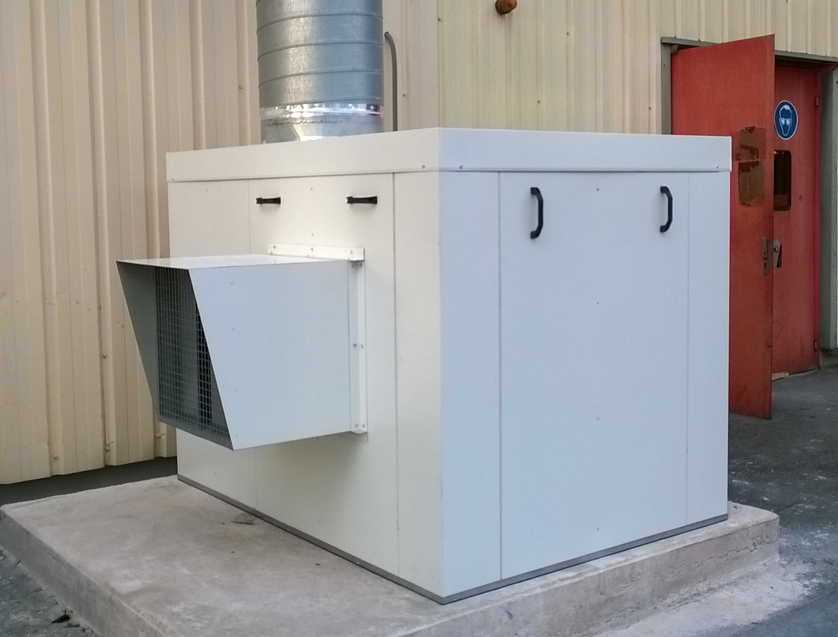 Capot : encoffrement des sources sonores intérieur_1