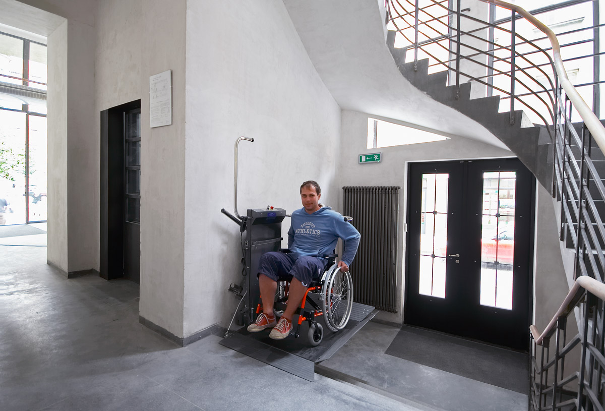 Plateforme élévatrice inclinée pour escalier droit - lehner  delta_1