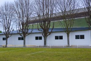 Module extérieur en kit - bâtiments modulaires avec panneaux pré-découpés, portes, fenêtres et toiture en tôle nervurée_1