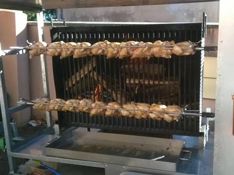 Matériel de tournebroche sur remorque pour cuisson méchoui