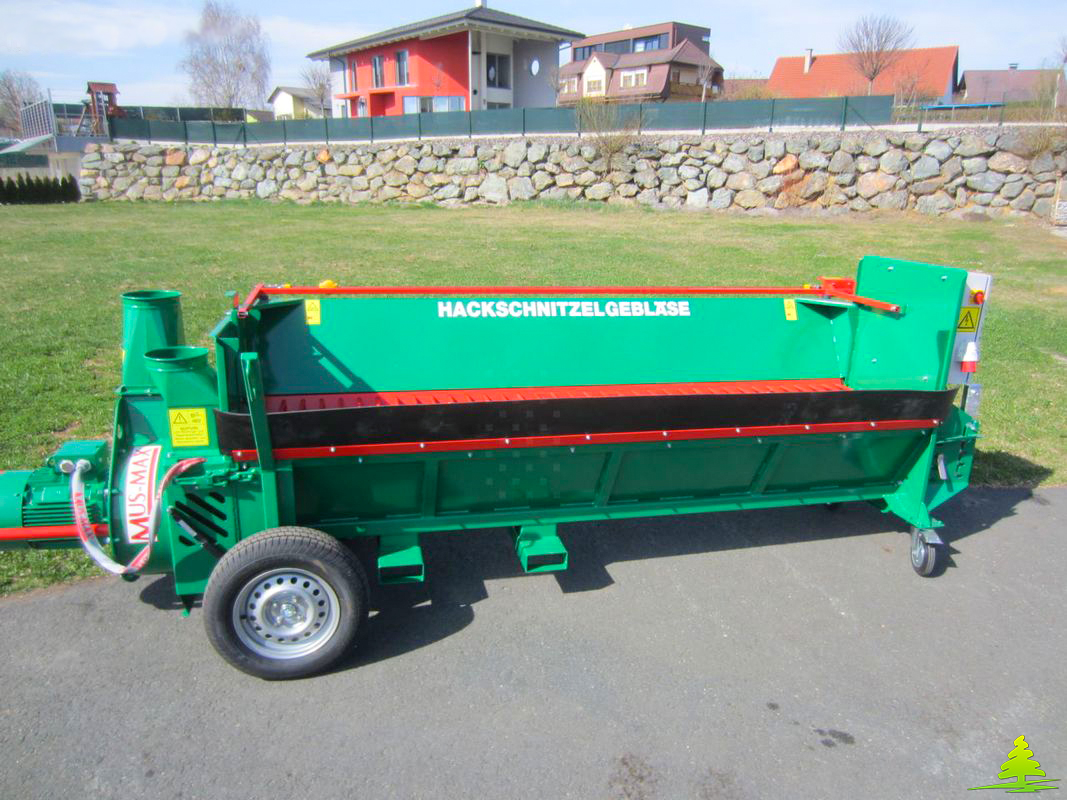 Trémie souffleuse pour plaquettes forestières - largeur 3m - puissance 11 à 18.5 kW - débit 20 à 40 m²/h_1