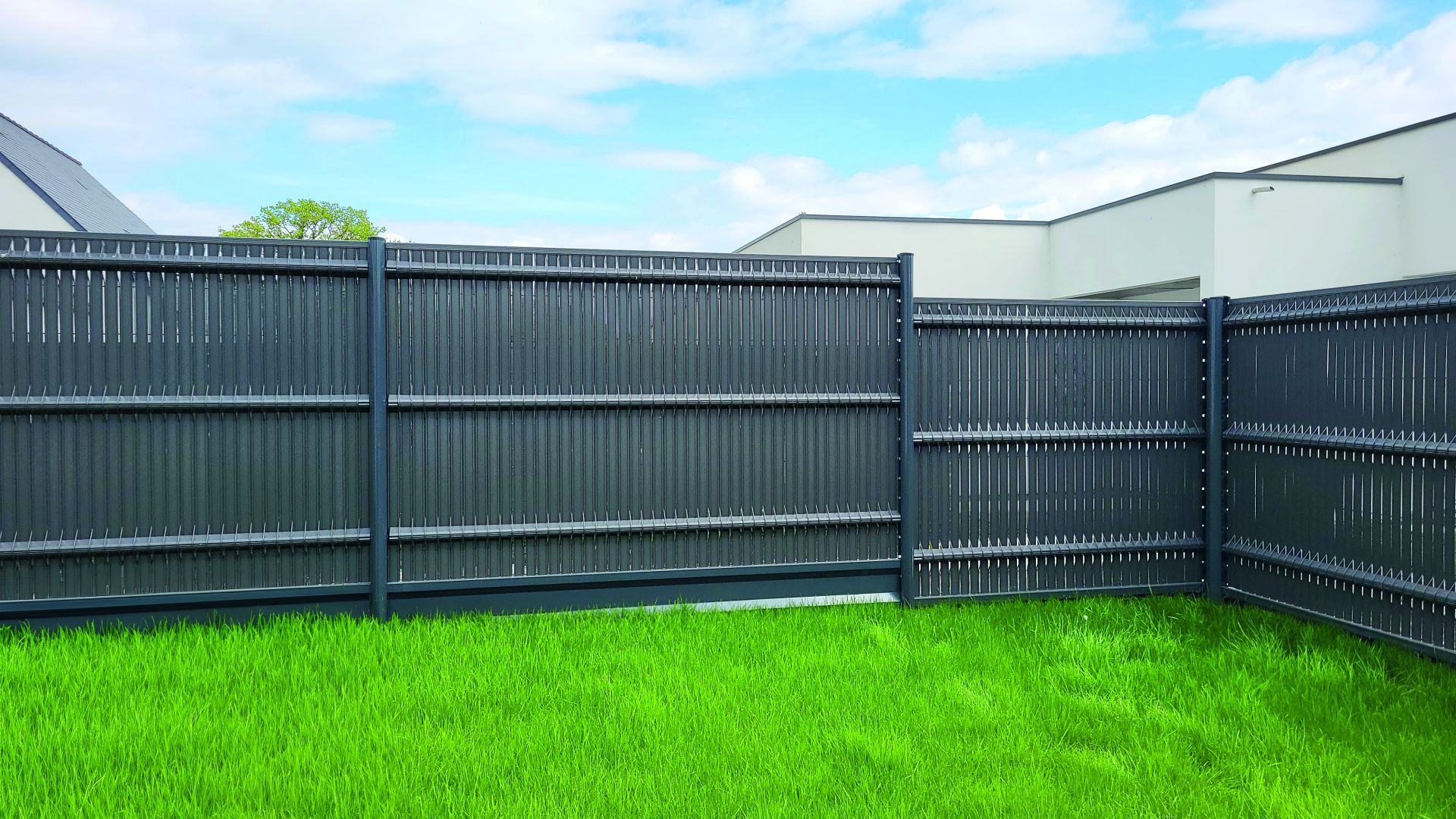 Plaque de soubassement en acier SOUBAX® - légère, résistante et design pour clôtures_1