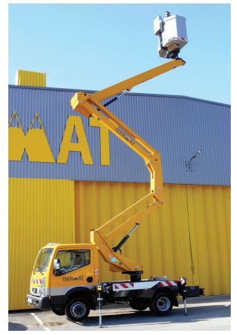 Camion nacelle articulée, hauteur de travail 20 m utilisé pour la  pose d'enseignes, élagage, pose de décorations de noël et autres - disponible en location_1