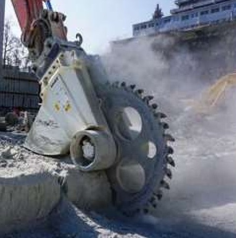 Scie à rocher destinée aux grandes pelles de 50 à 75 tonnes - RWE 90_1