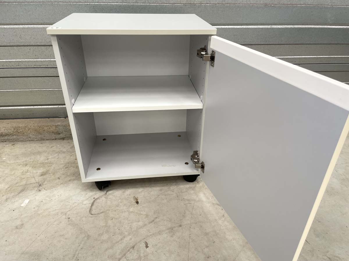 Meuble sous paillasse d'occasion de laboratoire - type caisson placard simple porte avec 1 étagère - Réf. P21091193_1