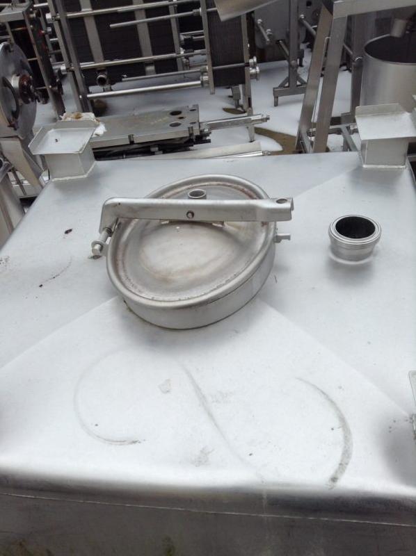 Container IBC/GRV inox carré 1000L - Trou d'homme ovale 440x310 - Vidange 51 - Poids 140kg - N° ARTICLE: CON002_1