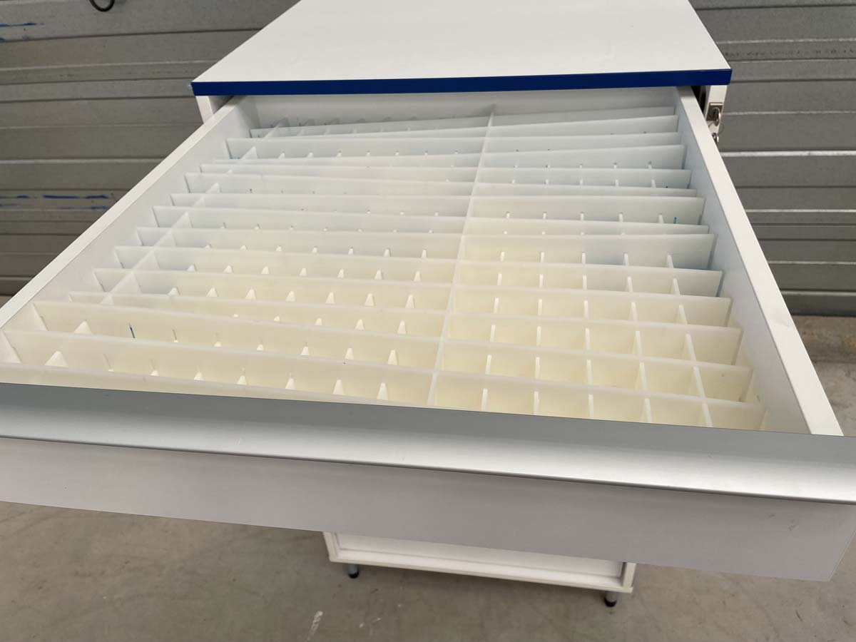 Meuble d'occasion de laboratoire avec tiroirs - ATEX - 9 tiroirs sur pieds métal - P21091157_1