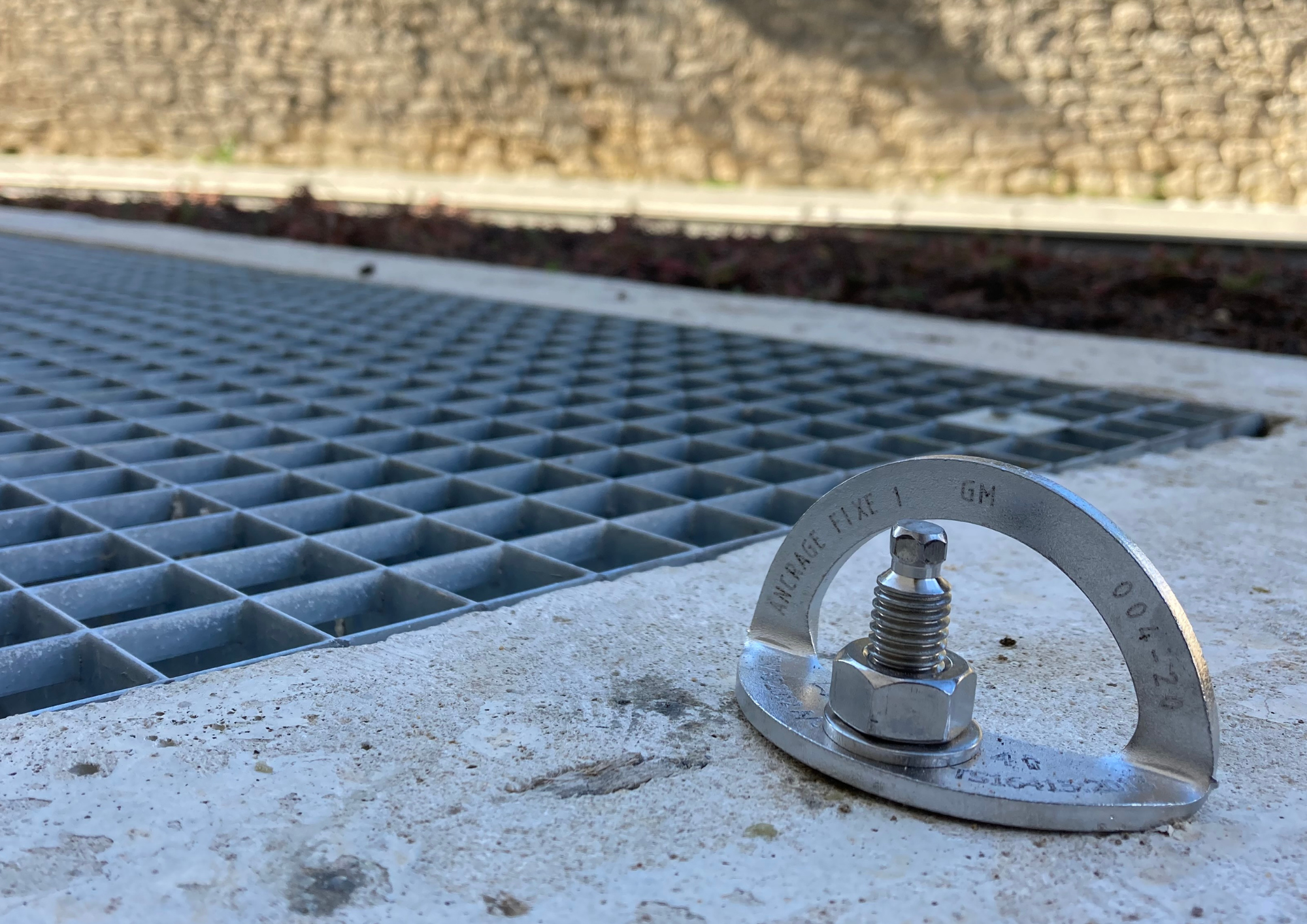 Plaquette d'ancrage en acier inox électropoli - Fixation M12 pour mur béton ou structure métallique - ANCRAGE FIXE 1_1