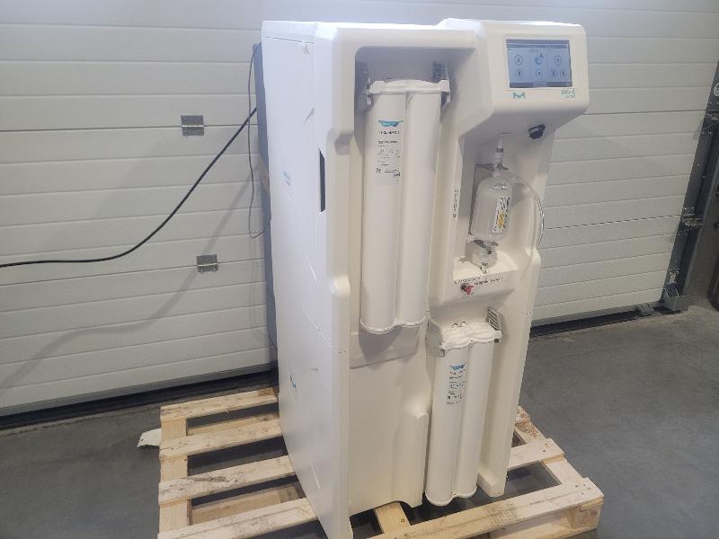 Système de purification d′eau Millipore Milli-Q CLX 7040 (LC) ZAFS51040_1
