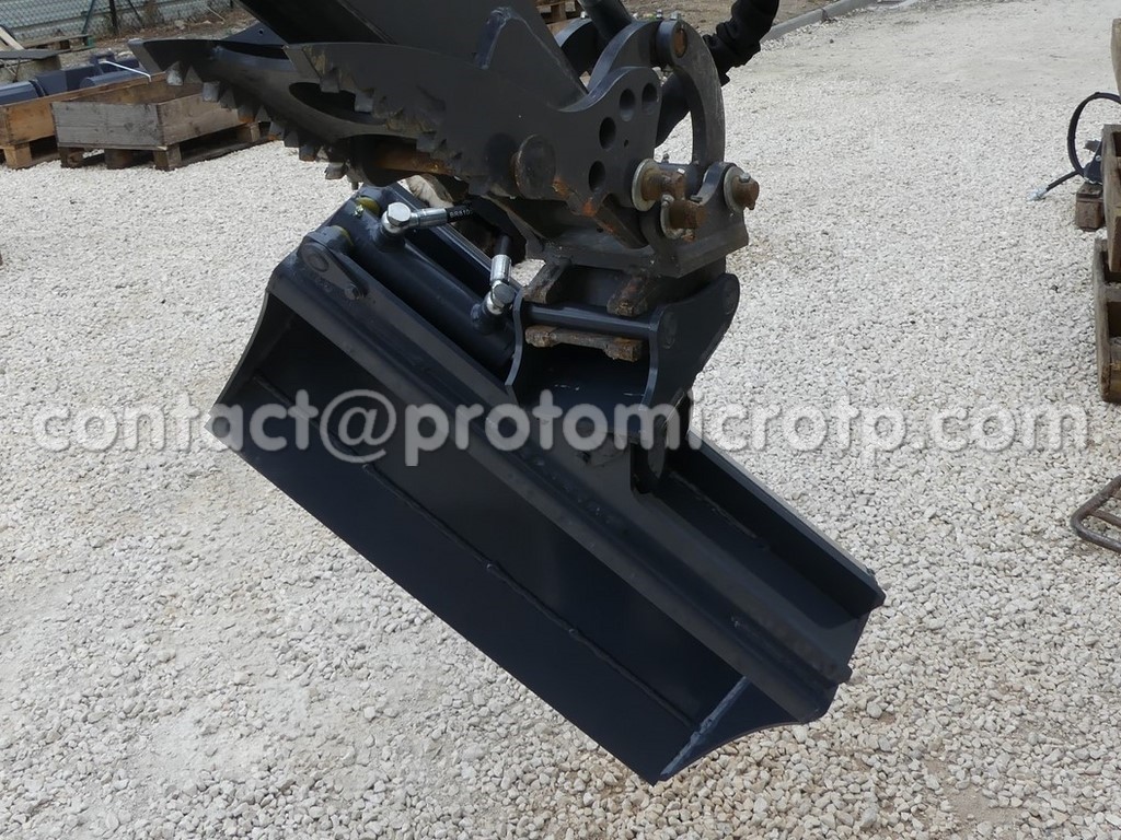 Godet inclinable hydraulique 90° 70cm de large_1