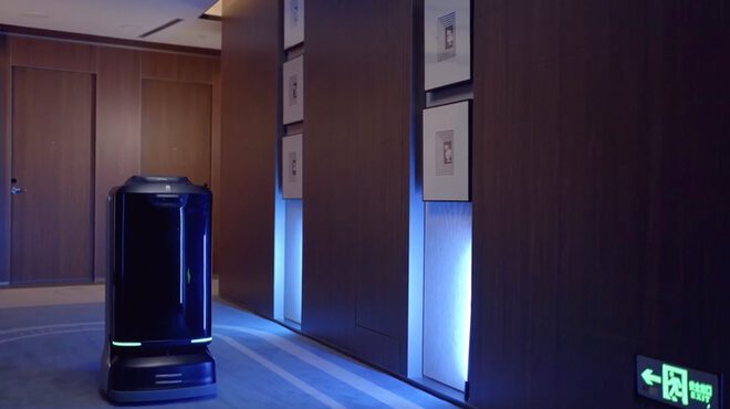 Robot de service FLASHBOT - Gestion numérique pour CHR, UV germicide, IA et autonomie avancée_1