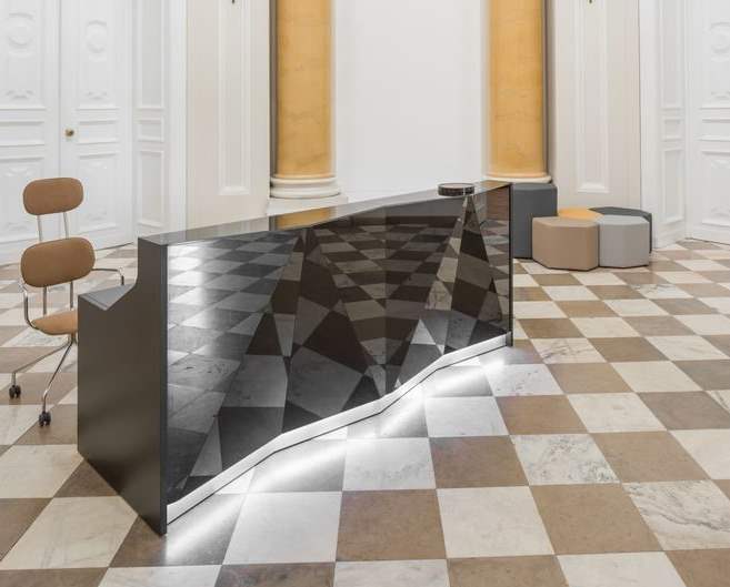 Banque d'accueil ALPHA - Verre laqué avec façade lumineuse LED et design minimaliste_1