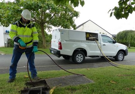 Calao - hydrocureur Rivard sur châssis Toyota Hilux - citerne 400L - haute pression jusqu'à 450 bar_1