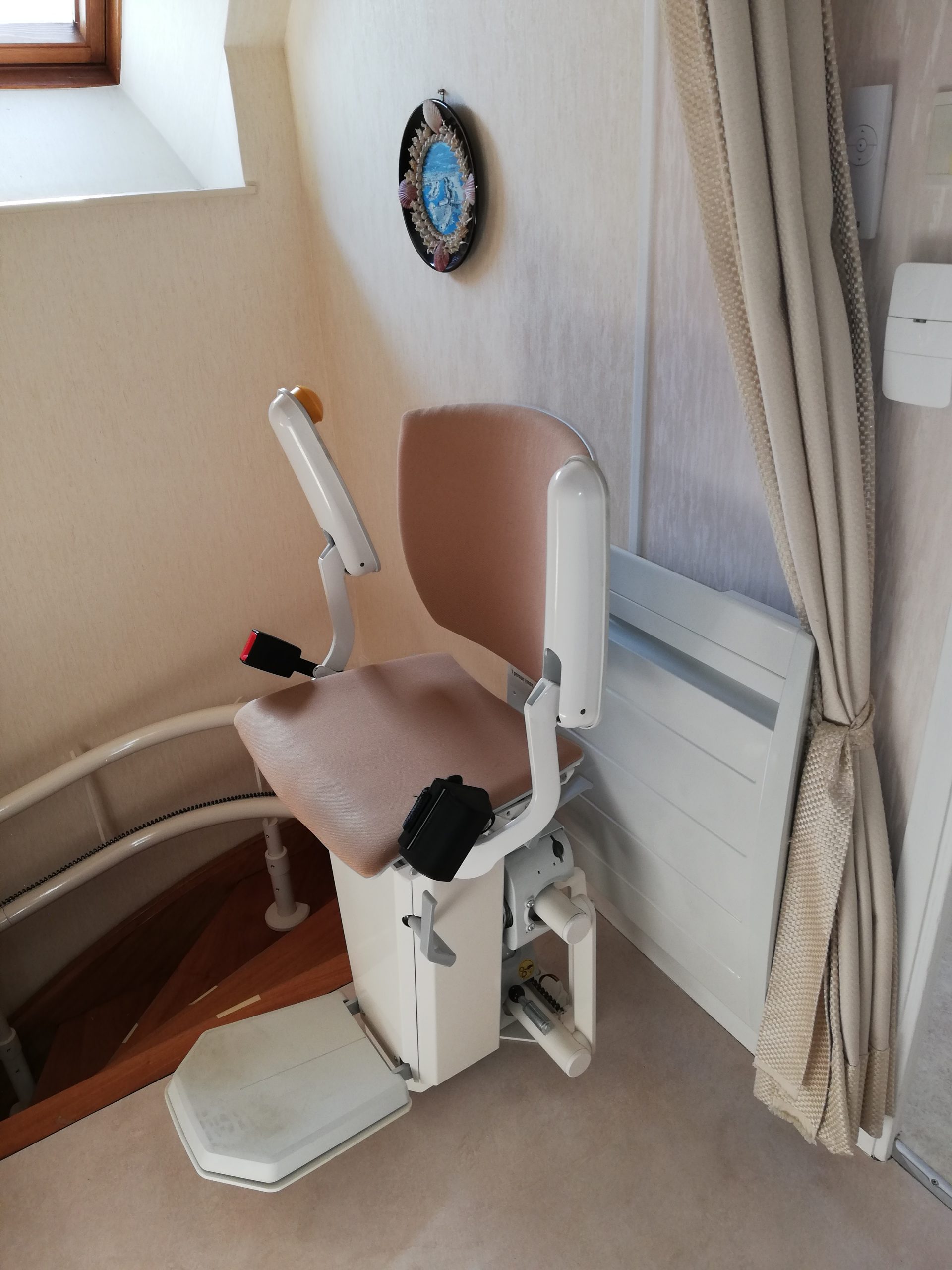 Fauteuil monte-escalier pour escalier courbe ou balancé - Double rail ou monorail - Charge utile 125Kg - Norme CE et EN 81-40_0