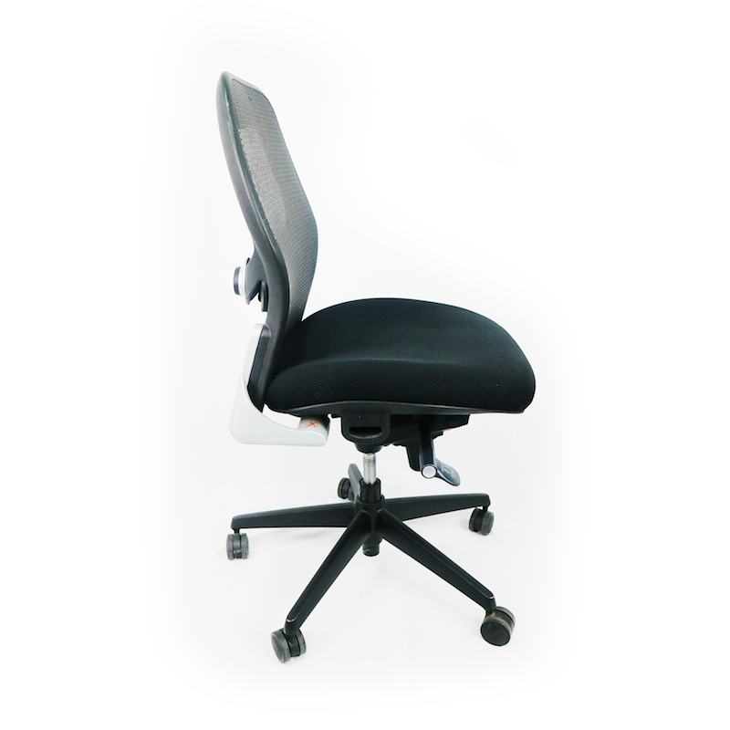 Fauteuil de bureau pivotant en résille sans accoudoir d'occasion - soutien pelvien - dossier ajustable - double roulettes de sécurité_1