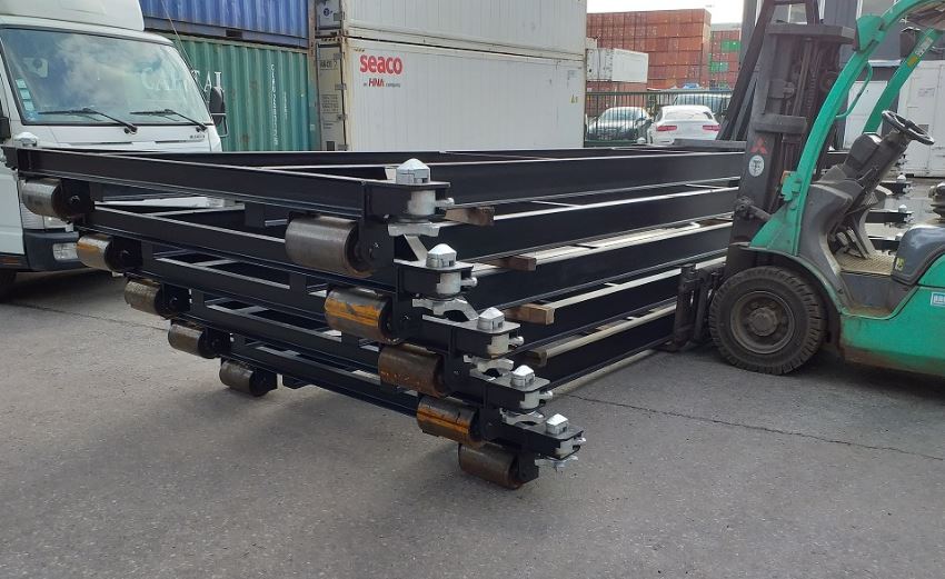 Berce du conteneur avec twistlocks_1