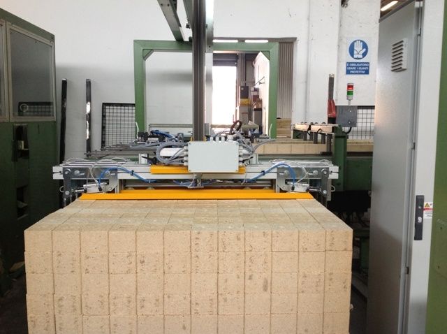 Chargeur automatique blocs comprimés à une seule pince - CATP - Machines pour palettes - Delta_1