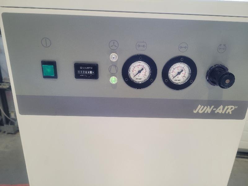 Compresseur sans huile JUN-AIR OF302-25MQ2 - débit 30 l/min à 8 bar_1