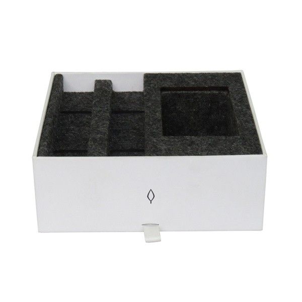 Boîte cadeau en carton laminé noir doux au toucher