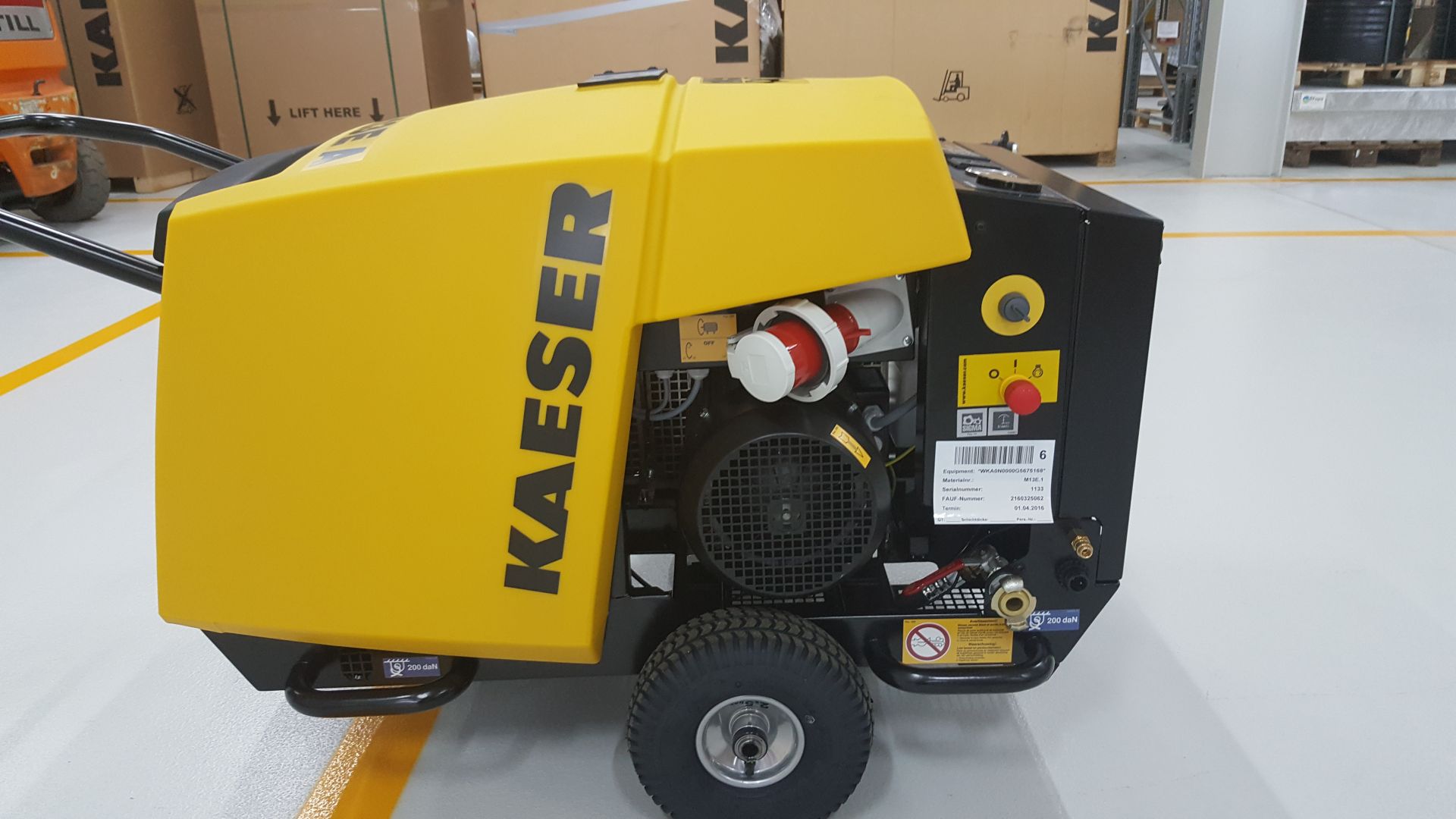 Compresseur de chantier M 13E - 1200 l/min - moteur triphasé 7.5 kW - silencieux et sans gaz d'échappement_1