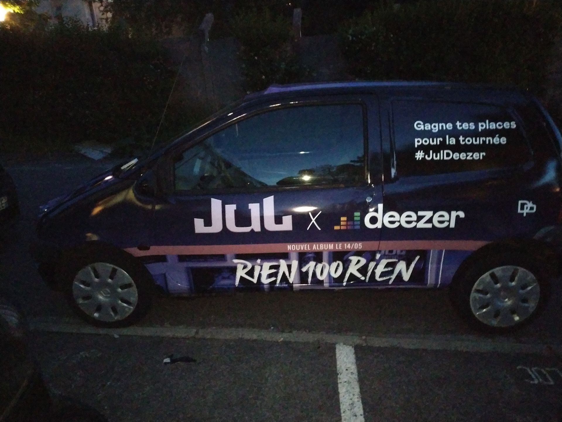 Adhésif spécialisé pour habillage de véhicules professionnels