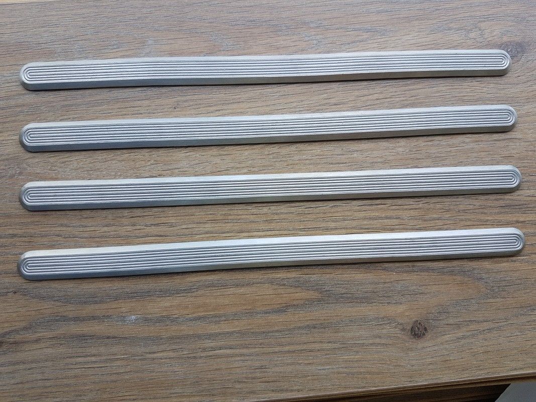 Barre podotactile ovale en inox pour usage intérieur