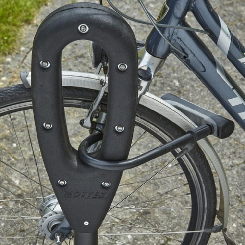 Poteau range 2 vélos avec un anneau en gomme pour une protection maximum des vélos_1
