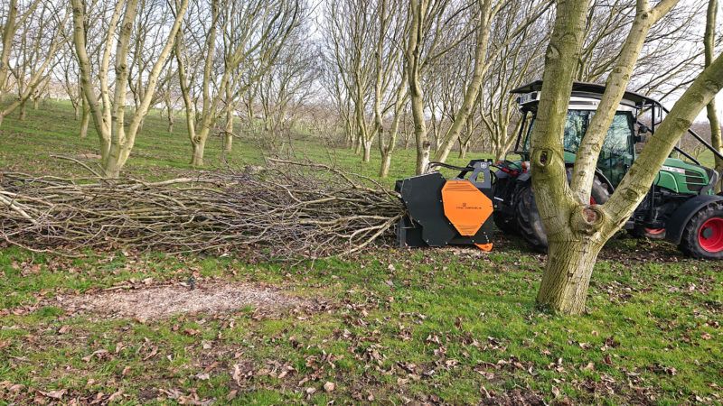 Équipement forestier avec largeur de travail de 150 à 200 cm