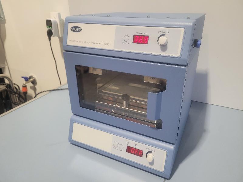 Agitateur incubateur STUART SI505 pour microplaques_1