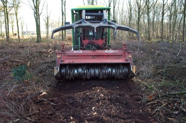 Matériel forestier conçu pour tracteurs de 160 à 500 CV